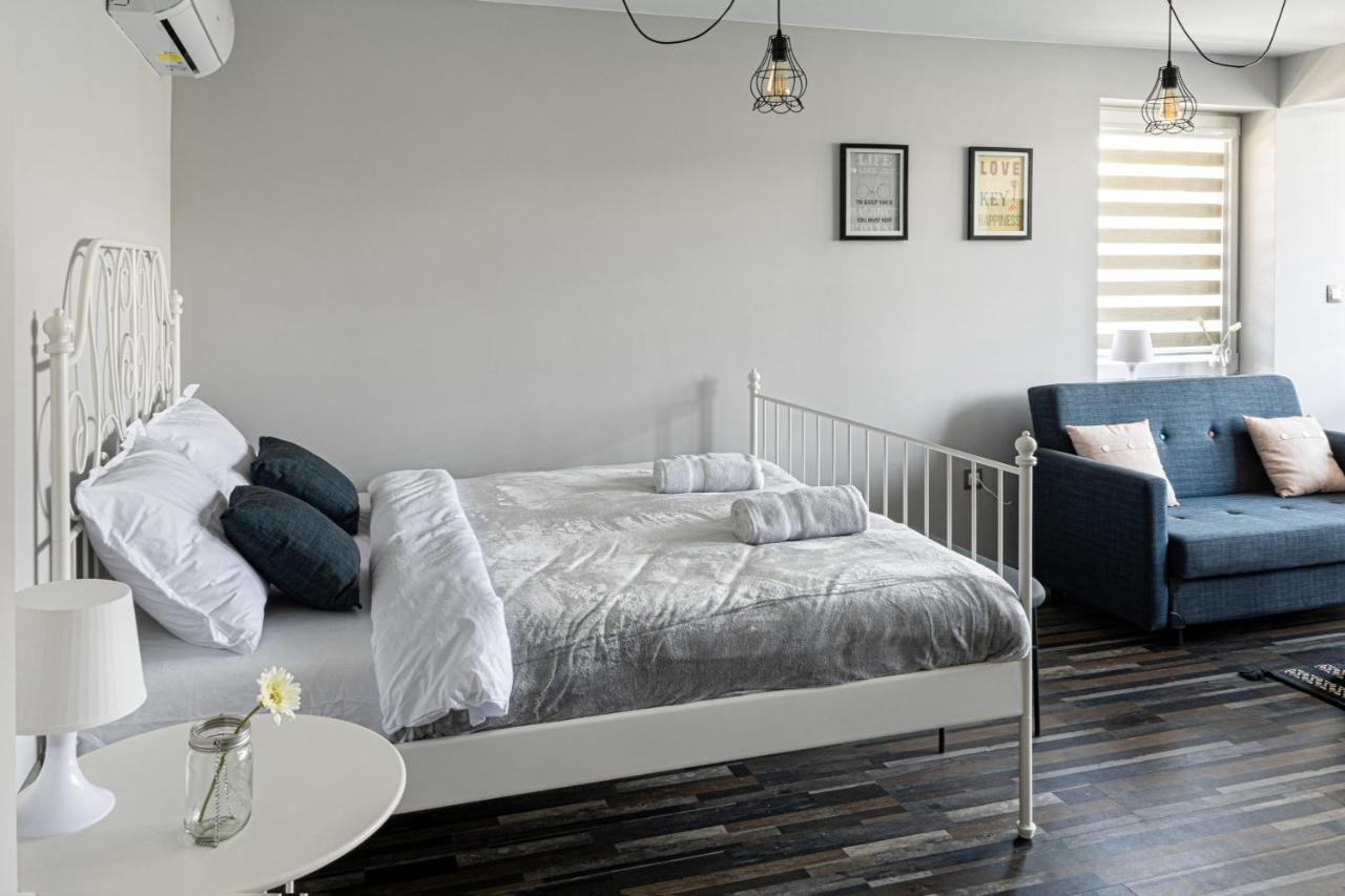 Gladstone Apartment *